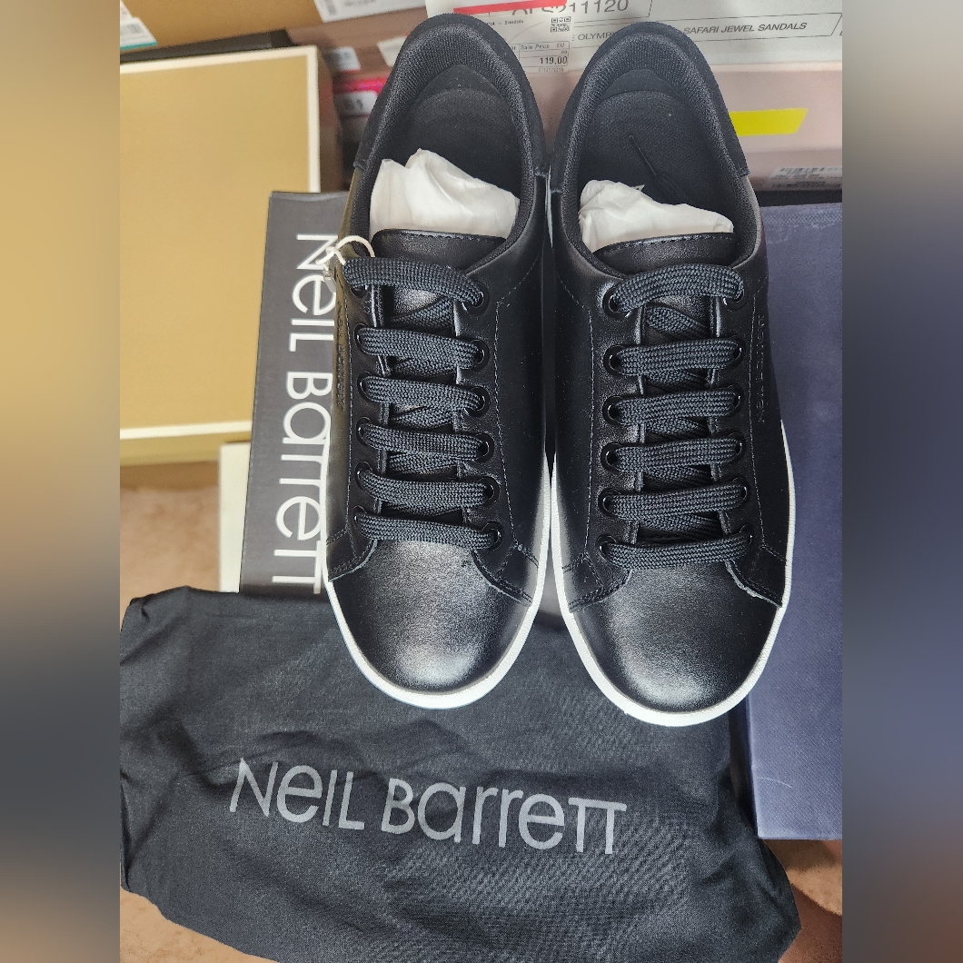 Neil Barrett Black Leather Low-Top Sneakers With White Sole